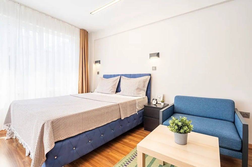 Ganze Wohnung, Stylish 3rd-Floor Studio - Fully Equipped - Fast Wifi & Ac in Fatih, Istanbul