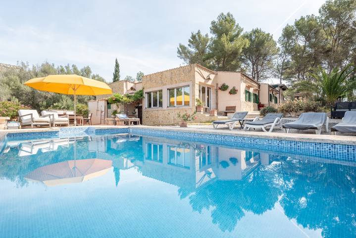 Landhuis 'Vista Monte' met uitzicht op de bergen, privézwembad en Wi-Fi in Llucmajor, Zuid-Mallorca