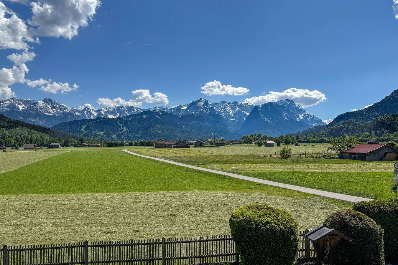 Ganze Wohnung, Weitblick Zugspitze – Alpines Design & Panorama für 4 Personen in Farchant, Bayerische Alpen