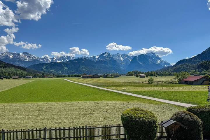 Ganze Wohnung, WeitBlick Zugspitze – Alpines Design & Panorama für 4 Personen in Farchant, Bayerische Alpen