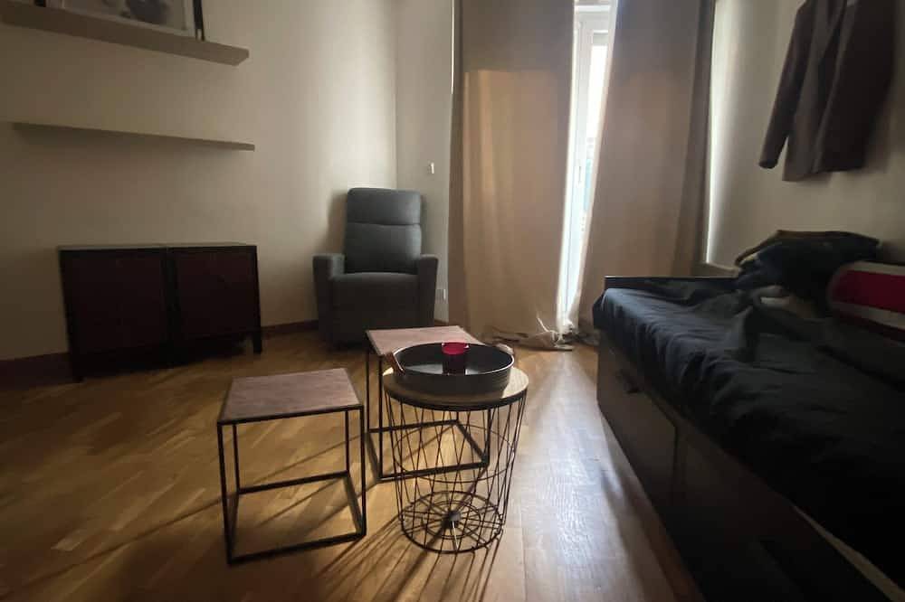 Entire apartment, Quiet, Cosy Studio In Suresnes in Suresnes, Hauts-de-Seine
