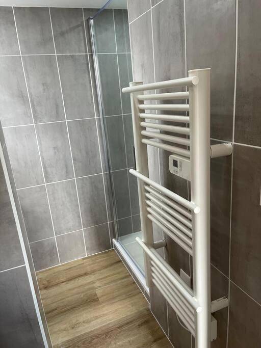 Appartement entier, One-Bedroom Apartment in Chasse-sur-Rhône, Région de Vienne