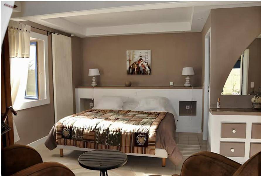 Superior Queen Room in Falletans, Jura