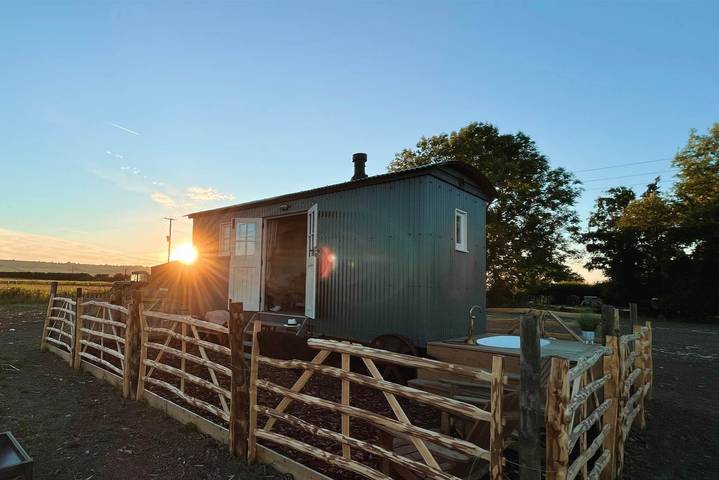 Hut for 4 people, with garden - 1