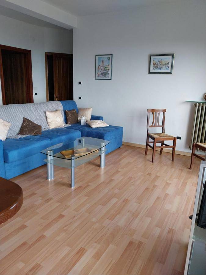 Gîte pour 5 personnes, avec Balcon ainsi que Terrasse et Vue à Ulassai
