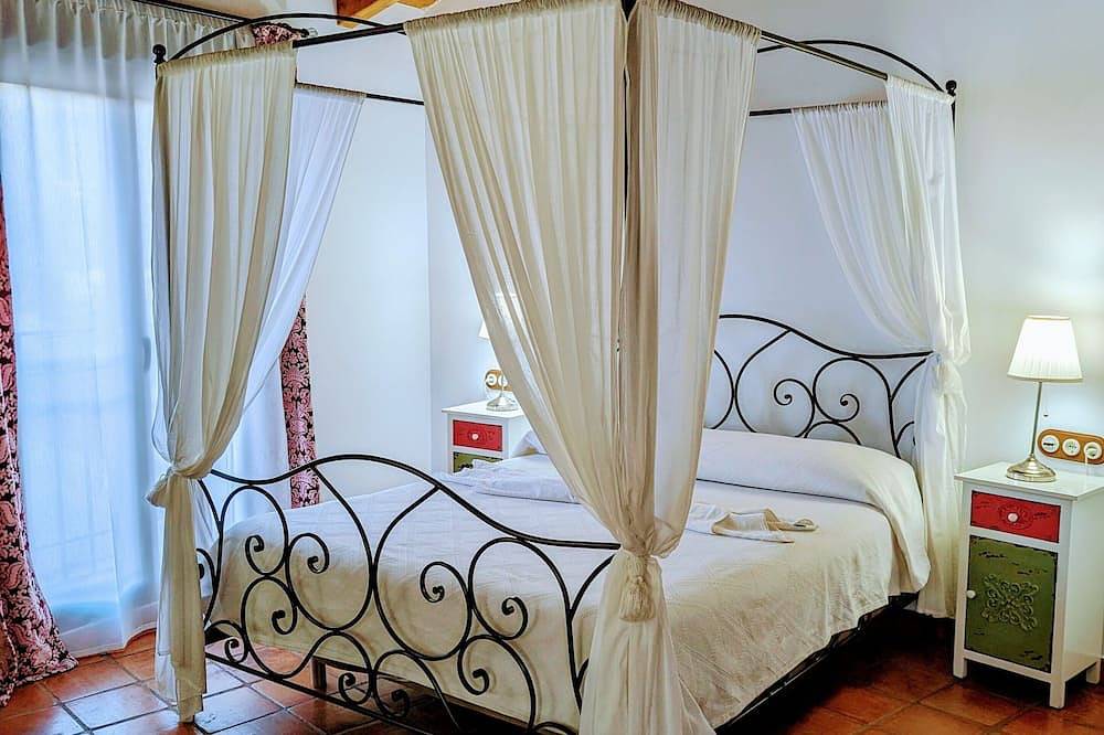 Self catering El Descanso del Peregrino for 14 people in Guadalupe (Spain), Cáceres Region