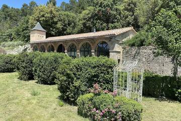 Gîte pour 5 personnes, avec jardin à Joannas