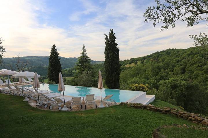 Location de vacances pour 18 personnes, avec terrasse ainsi que jardin et jacuzzi à Gubbio - 2