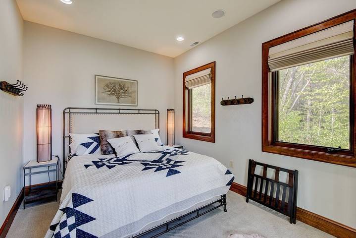 Log cabin for 12 people, with terrace and hot tub in Sugar Mountain