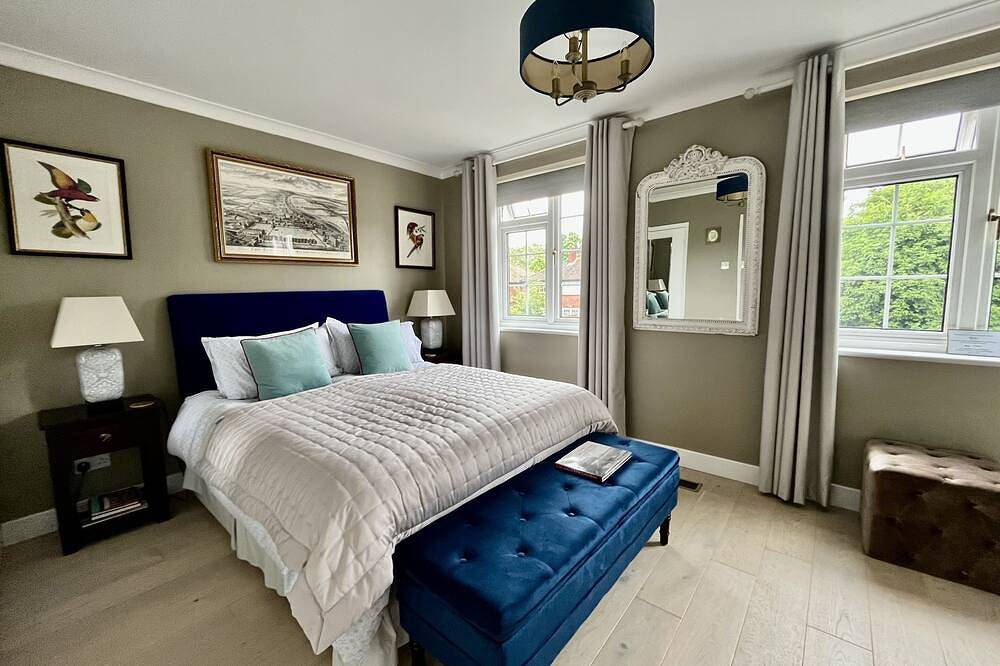 Luxury room in Richmond: ensuite, parking and 2 free tickets to Kew Gardens in Richmond upon Thames, London