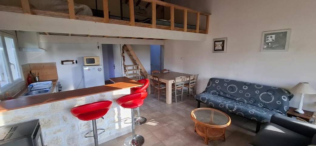 Gîte pour 6 personnes, avec jardin et vue à Labarthète