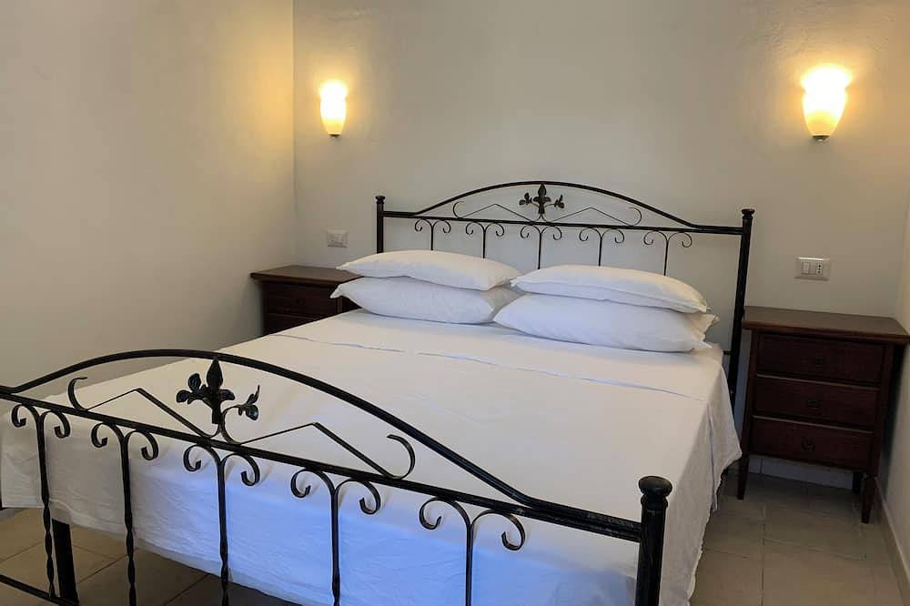 Two-room apartment in a field of olive trees in Peschici, Peschici region