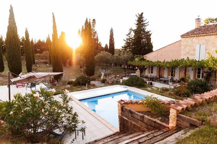 Location de vacances pour 2 personnes, avec piscine ainsi que vue et jardin à Armissan