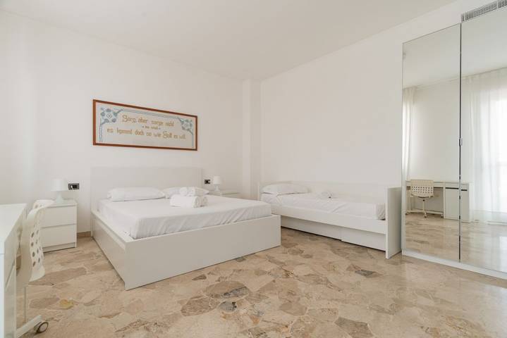 Appartement entier, Appartement de vacances pour 7 personnes avec balcon/terrasse in Milan, Province de Milan