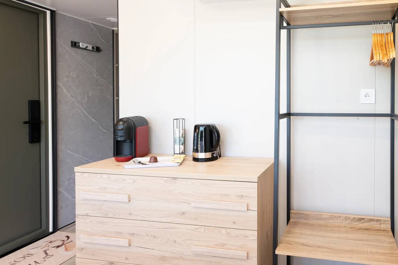 Chambre d’hôtes « Futura 1 - Maison du Futur 1 » à Borgo, à 50 m de la plage in Borgo, Région de Bastia