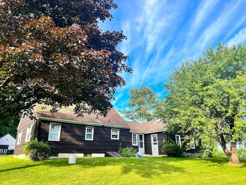 Charming 3Br Hilltop House, Newly Remodeled with Arcade in Litchfield County