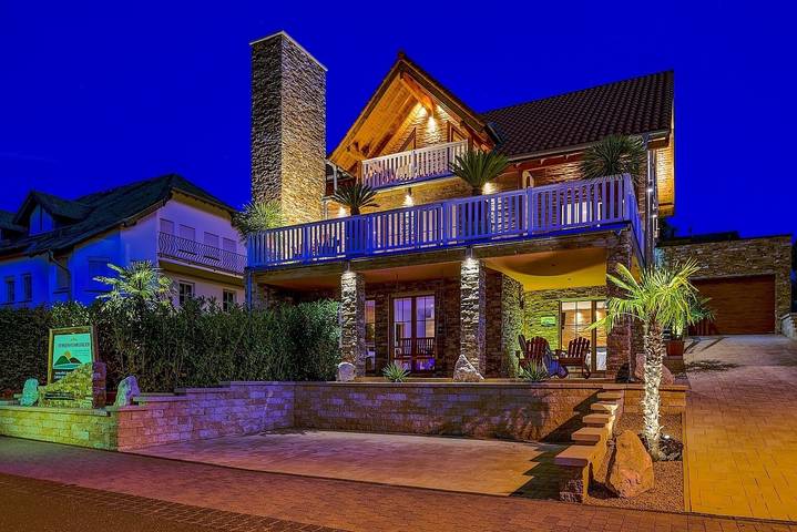 Hütte für 5 Personen, mit Sauna und Whirlpool sowie Terrasse, mit Haustier in der Eifel