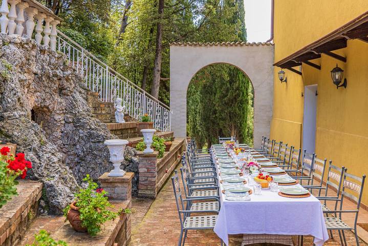 Location de vacances pour 24 personnes, avec jardin ainsi que piscine et terrasse, animaux acceptés à Chiusi - 3