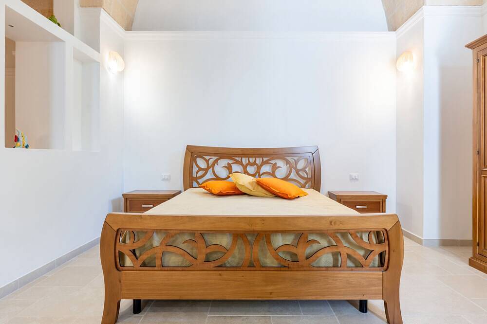 Entire apartment, Apartment 'Piano Terra' with Private Garden, Wi-Fi and Air Conditioning in Pulsano, Gulf of Taranto