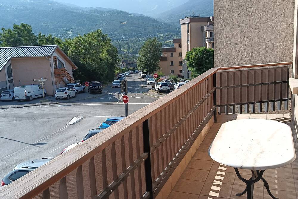 Appartement entier, Hébergement proche plan d'eau \nnombreuses activités aquatiques in Embrun, Parc national des Écrins