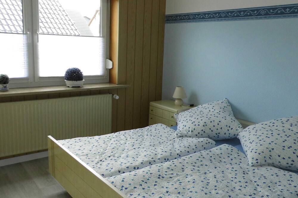 Ganze Wohnung, Beim Eismann, Deutschland in Pahlen, Eider-Treene-Sorge