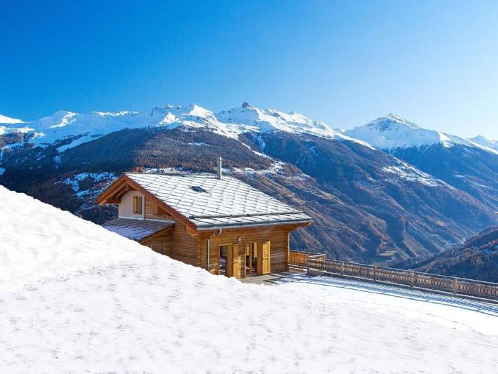 Ferienhaus für 6 Personen, mit Terrasse und Pool sowie Ausblick - 1