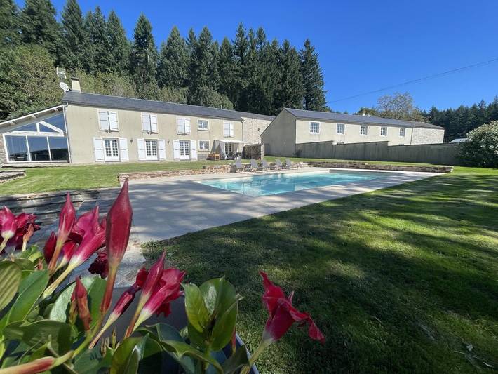 Gîte pour 10 personnes, avec jardin et piscine