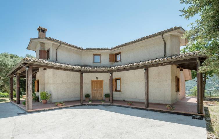 Accogliente appartamento con 2 camere da letto, piscina e giardino vicino al centro di Configni in Cottanello, Provincia di Rieti
