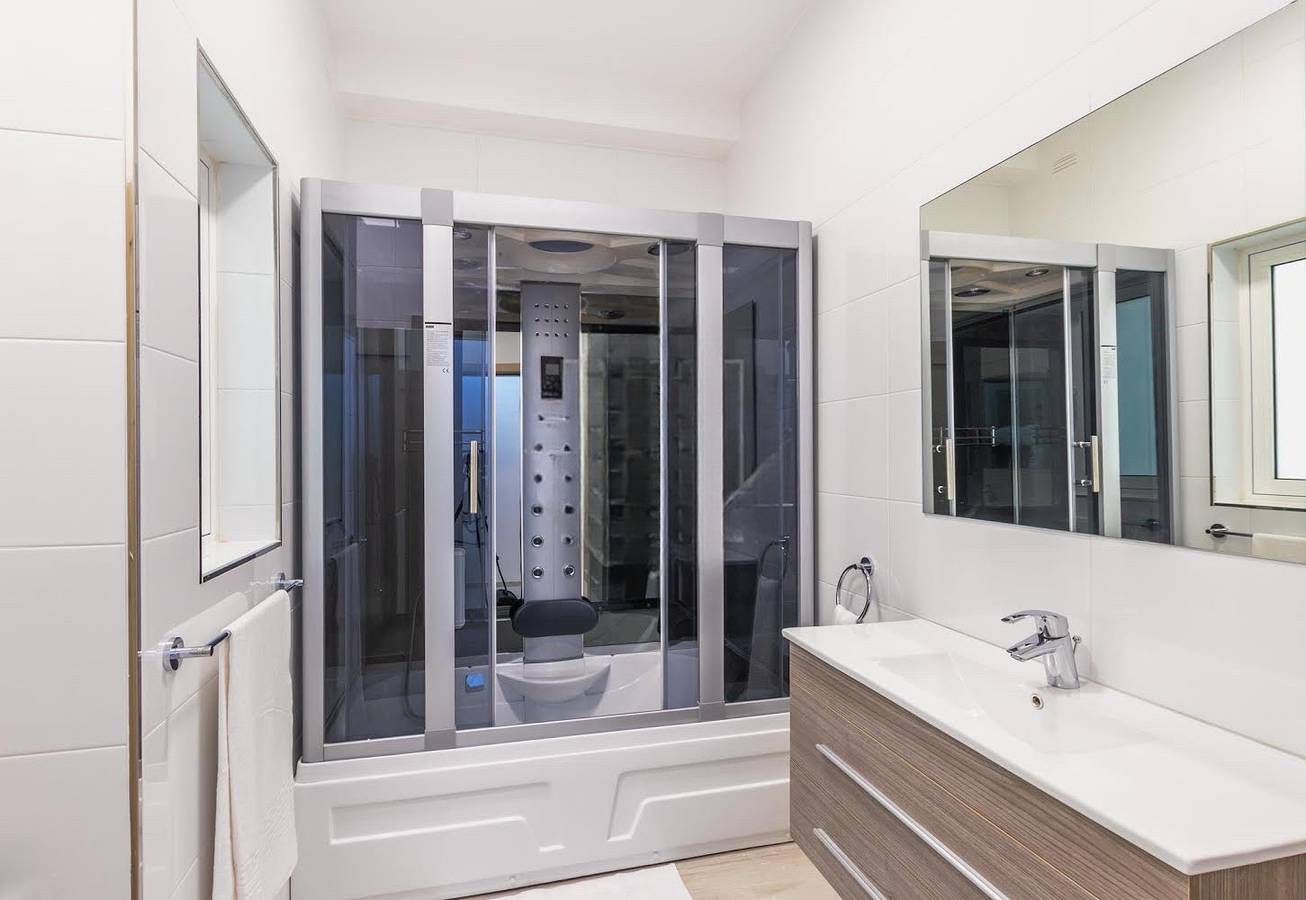 Geheel vakantieappartement, Vakantieappartement voor 6 personen met whirlpool in San Giljan, Malta