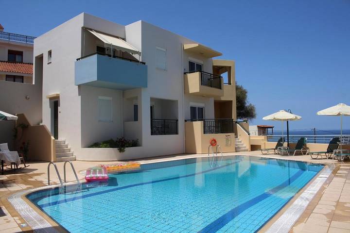 Ferienwohnung für 6 Personen, mit Balkon und Terrasse sowie Garten und Pool auf Kreta