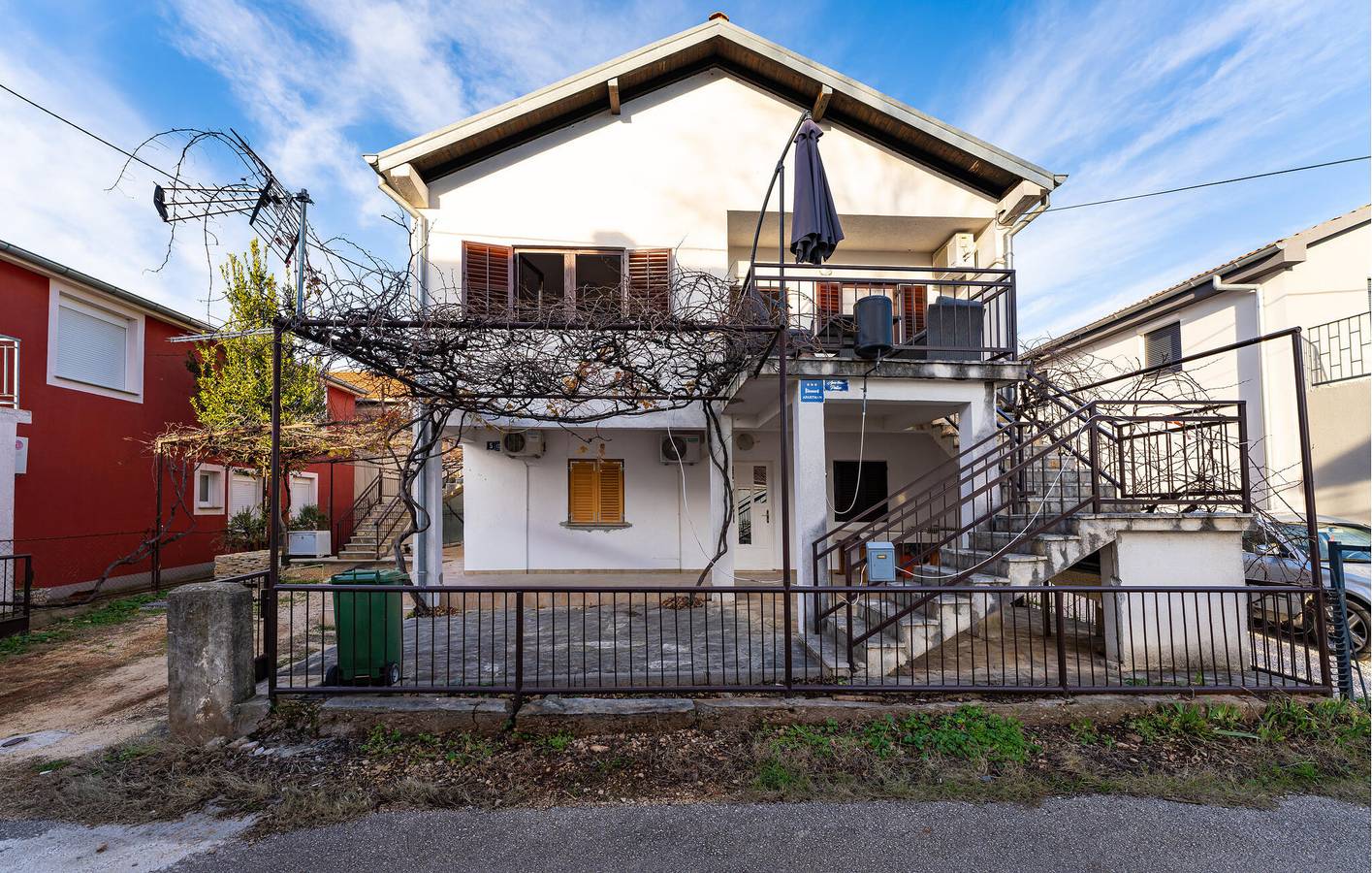 Ganze Ferienwohnung, Gemütliche Ferienwohnung mit Terrasse in der Nähe der Küste und des Stadtzentrums in Donji Karin in Donji Karin, Zadar