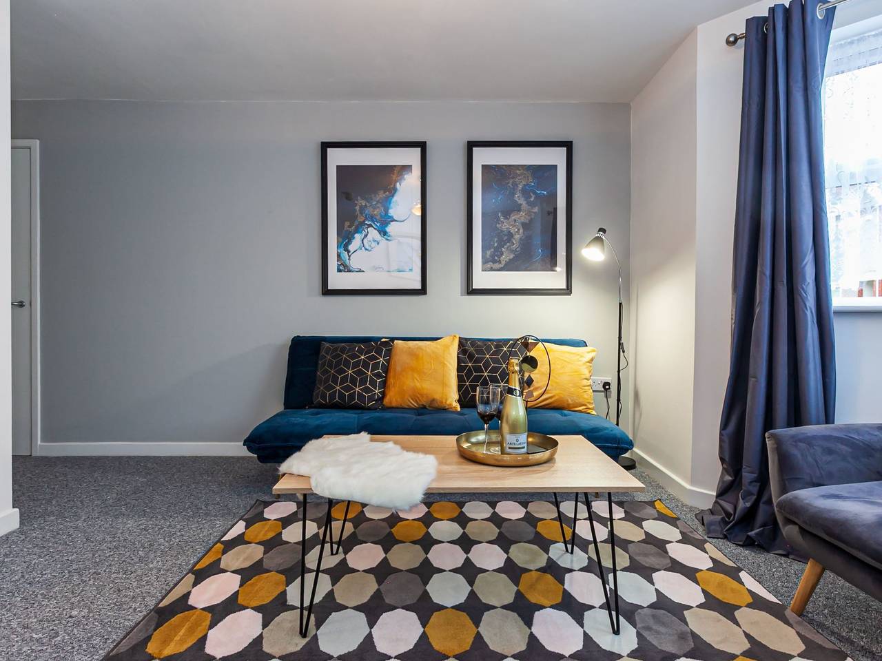 Entire apartment, Stilvolle, schöne Wohnung mit zwei Schlafzimmern in Coventry, Birmingham Area