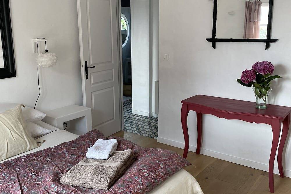 House with sea view - Plage Vieilles - 4 bedrooms - sleeps 8 in L'Île-d'Yeu, Vandea