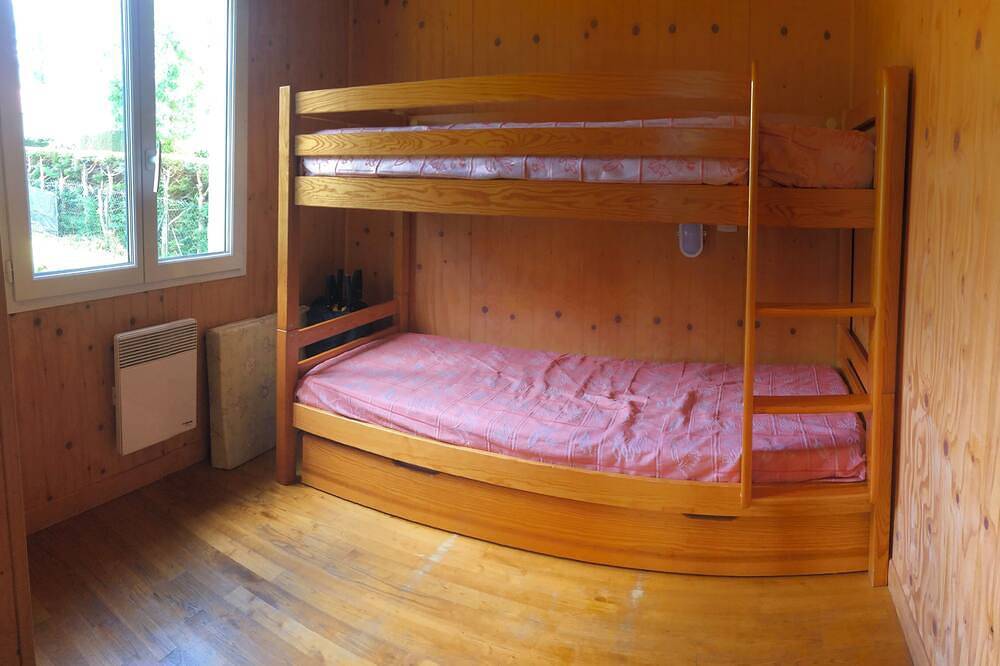 Chalet 3 Lou Braisadou à la ferme, avec piscine couverte chauffée in Saint-Mamet-la-Salvetat, Région d'Aurillac