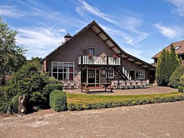 Ferienhaus für 16 Personen, mit Balkon/Terrasse und Terrasse sowie Sauna in Nordbrabant