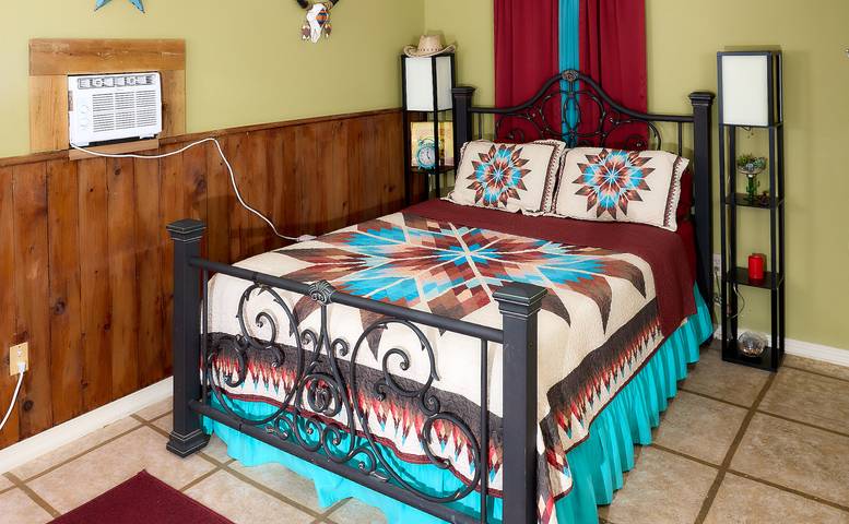 Log cabin for 2 people, with yard in Gulf Coast