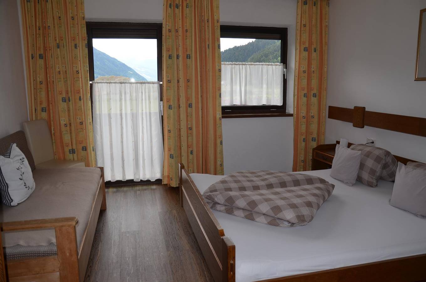 Ganze Ferienwohnung, Appartement I in Tuxer Alpen, Schlitters