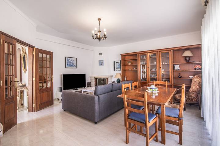 Villa „Alcaria Grand House“ mit privater Terrasse, WLAN und Klimaanlage in Altura, Faro Distrikt