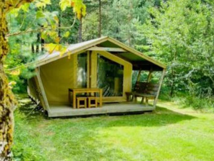 Location de vacances pour 5 personnes, avec piscine et terrasse, animaux acceptés à Camon