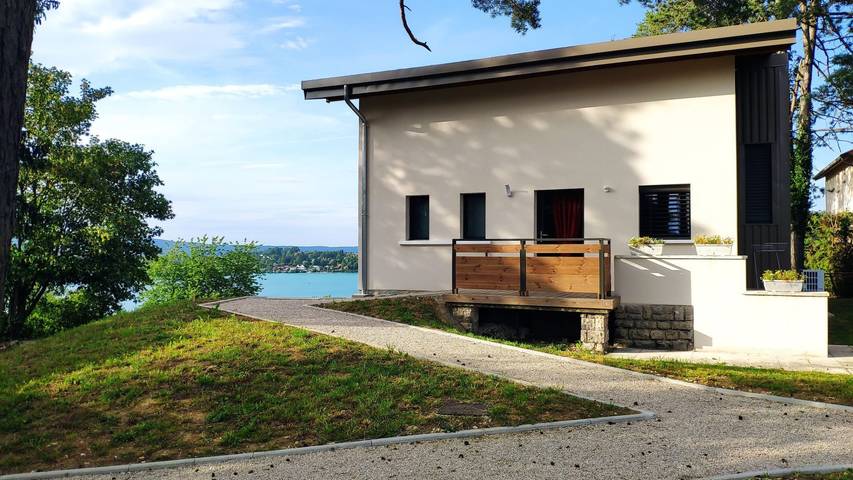 Gîte pour 6 personnes, avec terrasse ainsi que vue sur le lac et jardin dans le Jura - 2