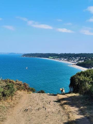 Gîte pour 4 personnes, avec terrasse et jardin dans Plage de Tournemine