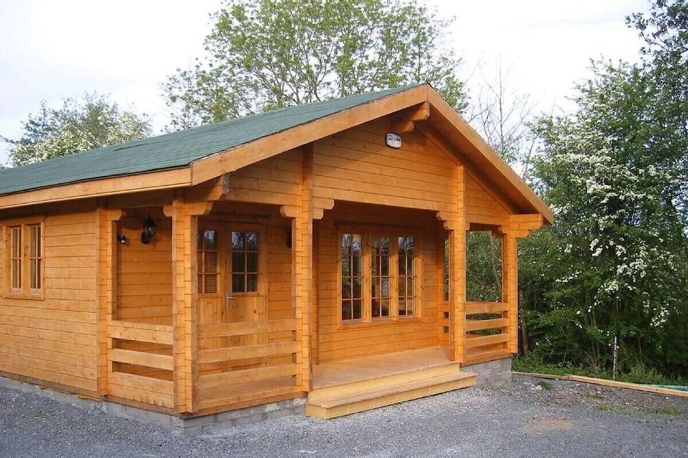 4 Star Self Catering lakeside holiday log cabin in County Monaghan Ireland in County Monaghan