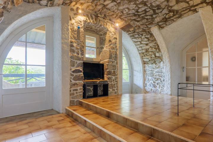 Ganze Wohnung, Gîte „Les Beaumes“ mit Gemeinschaftspool, WLAN und Klimaanlage in Chauzon, Ardèche