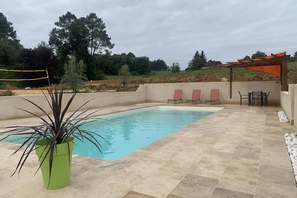 Spacious Renovated Farmhouse with Swimming Pool in Laveyssière, Périgord Pourpre