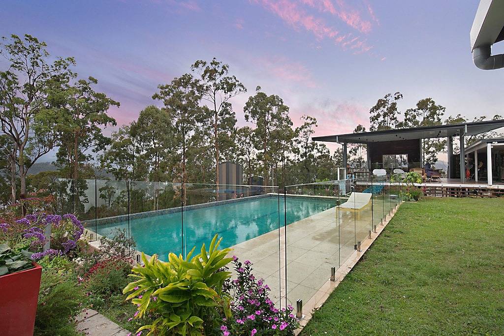 Der Schuppenumbau mit Whirlpool mit herrlichem Blick @ Gold Coast Tree Houses in Queensland