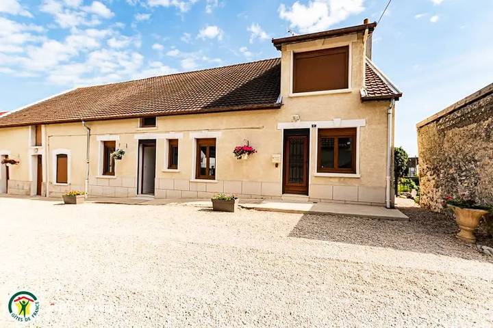 Gîte pour 6 personnes, avec terrasse à Œuilly