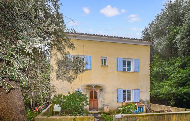 Location de vacances pour 12 personnes, avec jardin ainsi que terrasse et piscine à Oletta