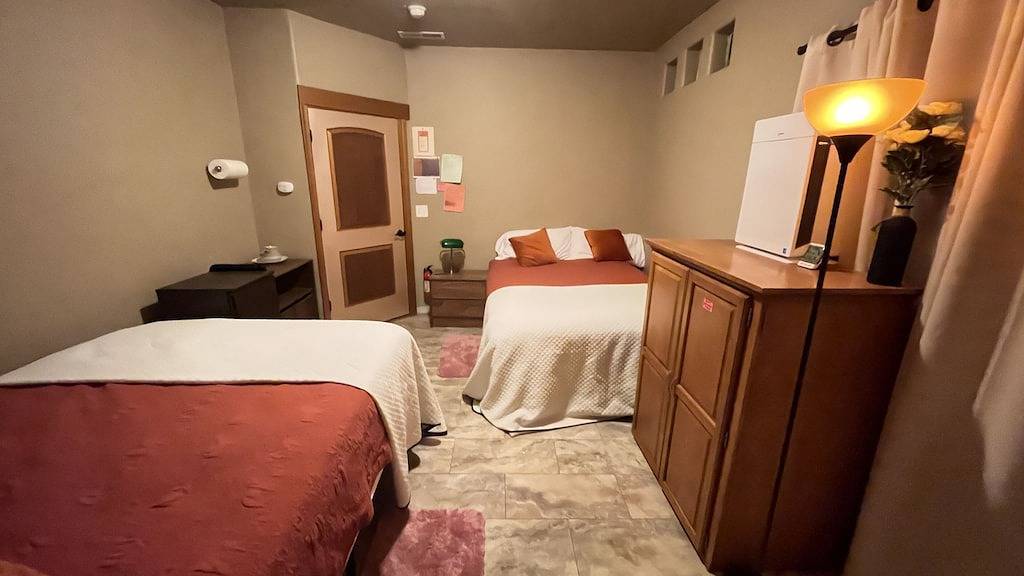 Ganze Wohnung, The Tesla Private Bedroom: Plush Queen Beds & Bath - Sleeps 4-Adults in Hurricane, Zion Nationalpark