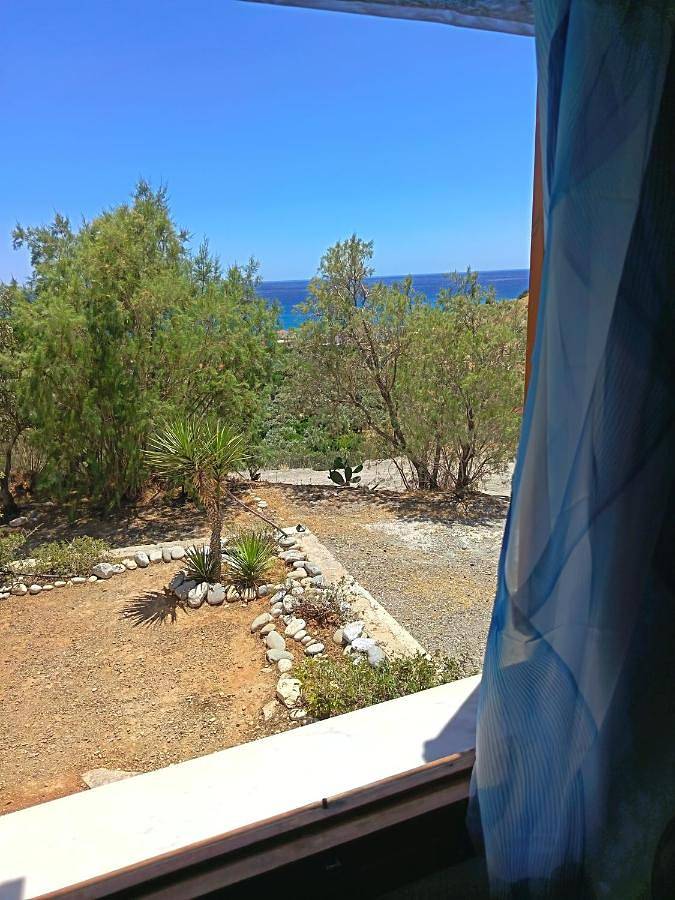 Gîte pour 2 personnes, avec Balcon et Terrasse ainsi que Jardin et Vue dans Keratokambos - 3