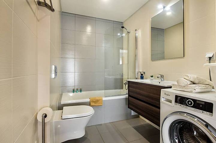 Ganze Wohnung, Modernes Luxusapartment mit eigener Süd- / Ostterrasse in der Nähe von Gran Plaza in Tavira (Santa Maria), Tavira (Santa Maria e Santiago)